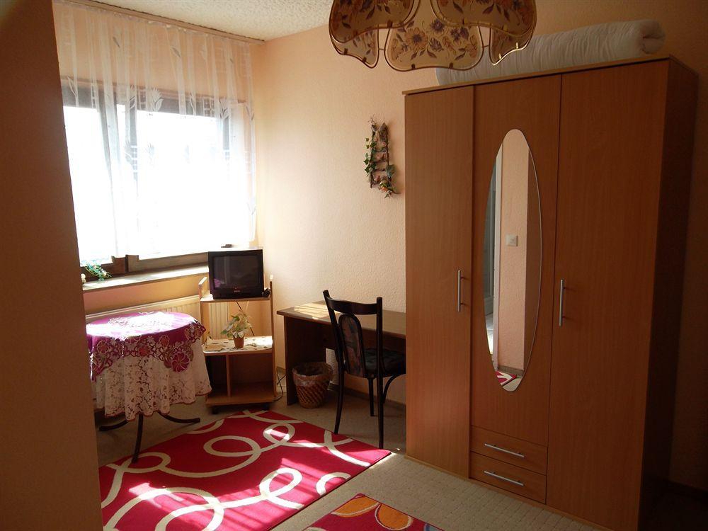 Gasthof Und Pension Mainzer Rad Швецинген Екстериор снимка