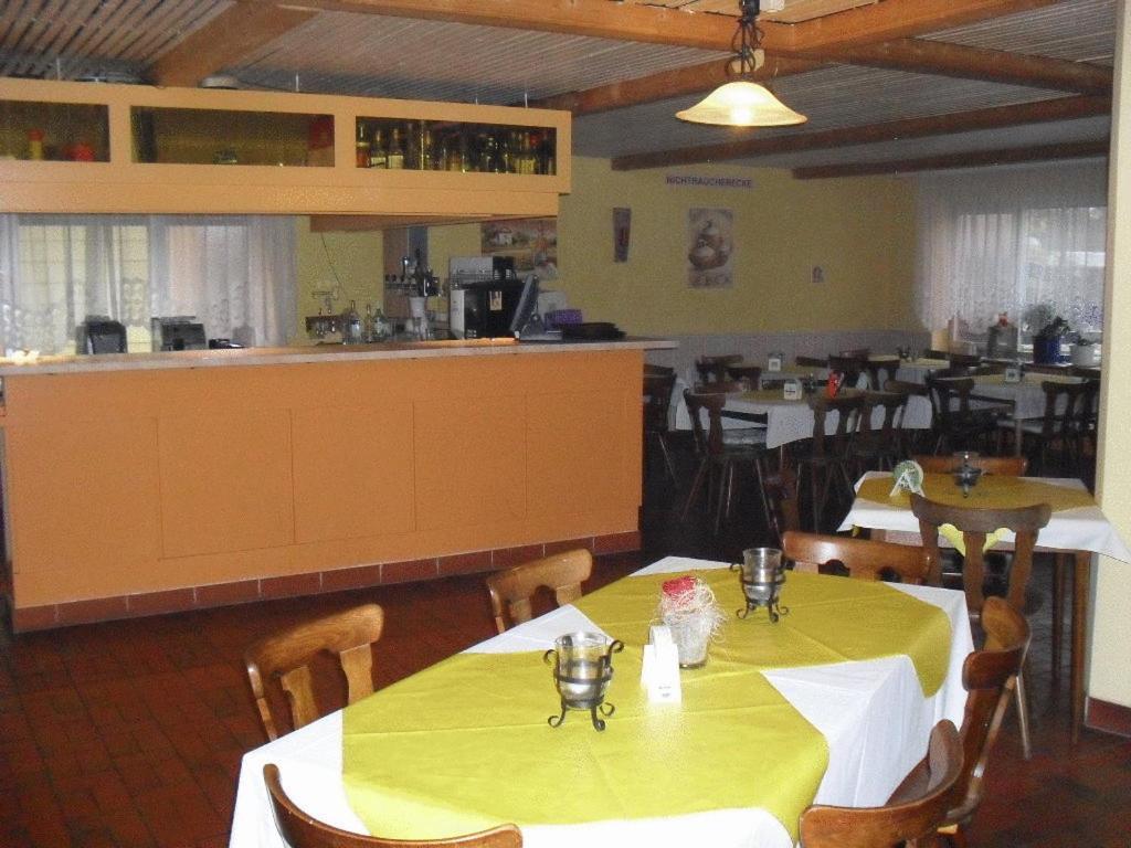 Gasthof Und Pension Mainzer Rad Швецинген Екстериор снимка