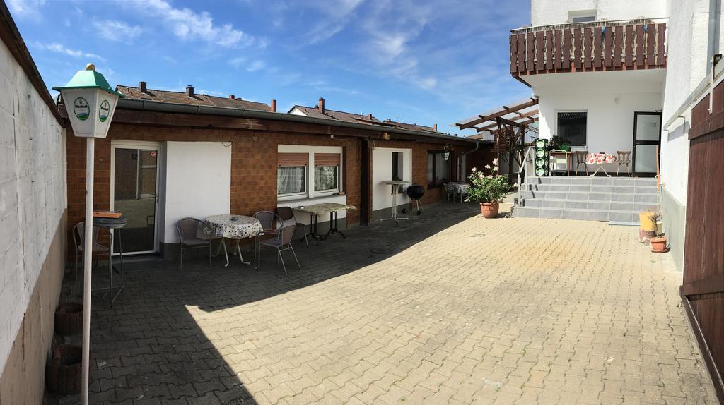 Gasthof Und Pension Mainzer Rad Швецинген Екстериор снимка
